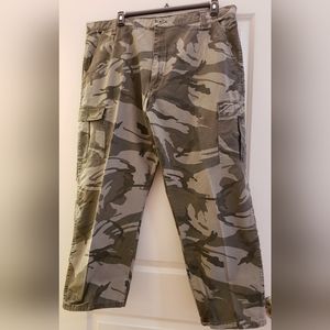 Mens 42 x 30 Wrangler Cammo Cargo Pants